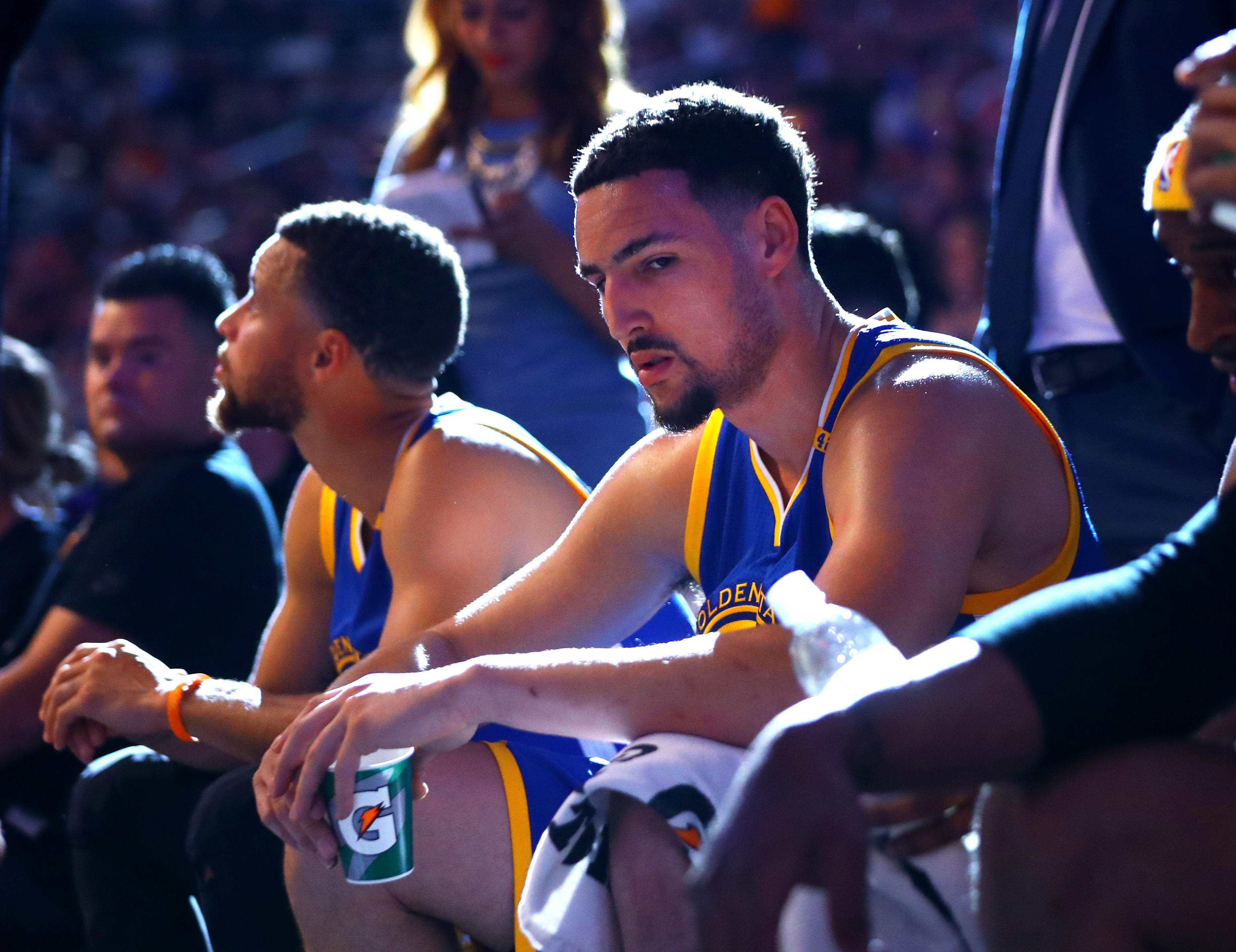 而是逆境中 而是逆境中